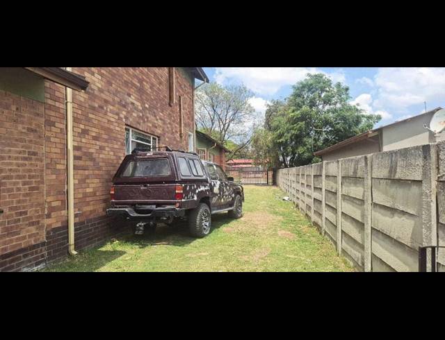 15 BEDROOM HOUSE FOR SALE IN KEMPTON PARK EXT 02